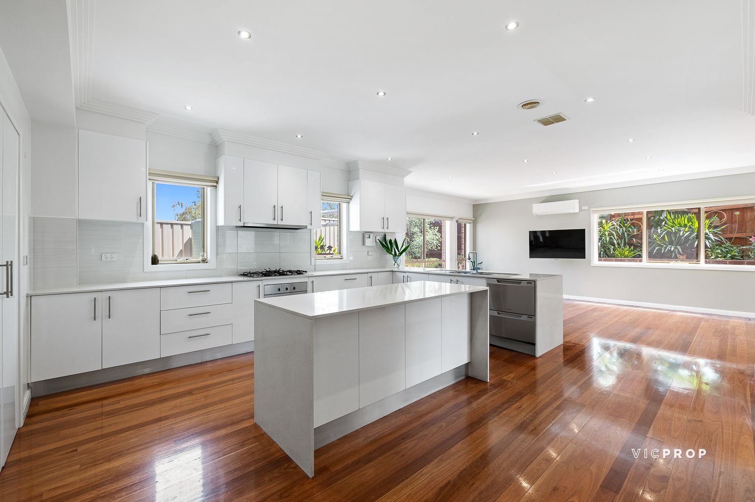 5 bedrooms House in 14A Queens Ave DONCASTER VIC, 3108