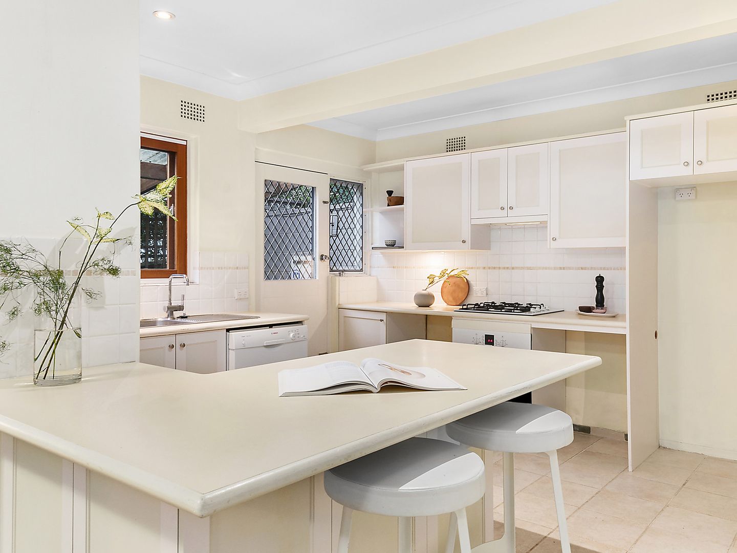 2/12 Boronia Street, Wollstonecraft NSW 2065, Image 2