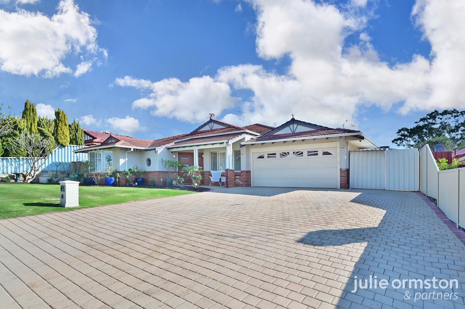 4 bedrooms House in 30 Sophora Place WOODVALE WA, 6026