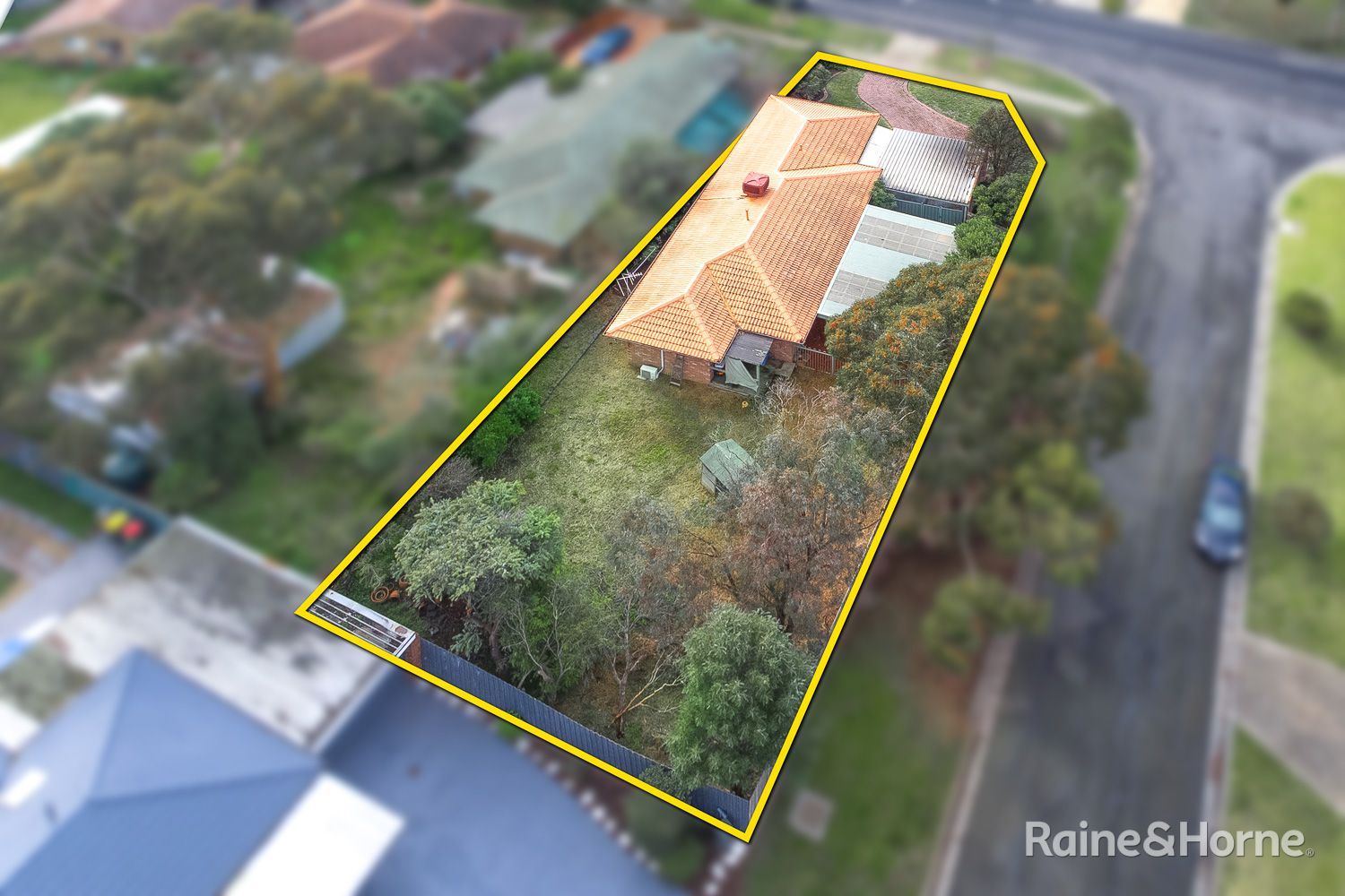 8 Gleneagles Drive, Sunbury VIC 3429, Image 2