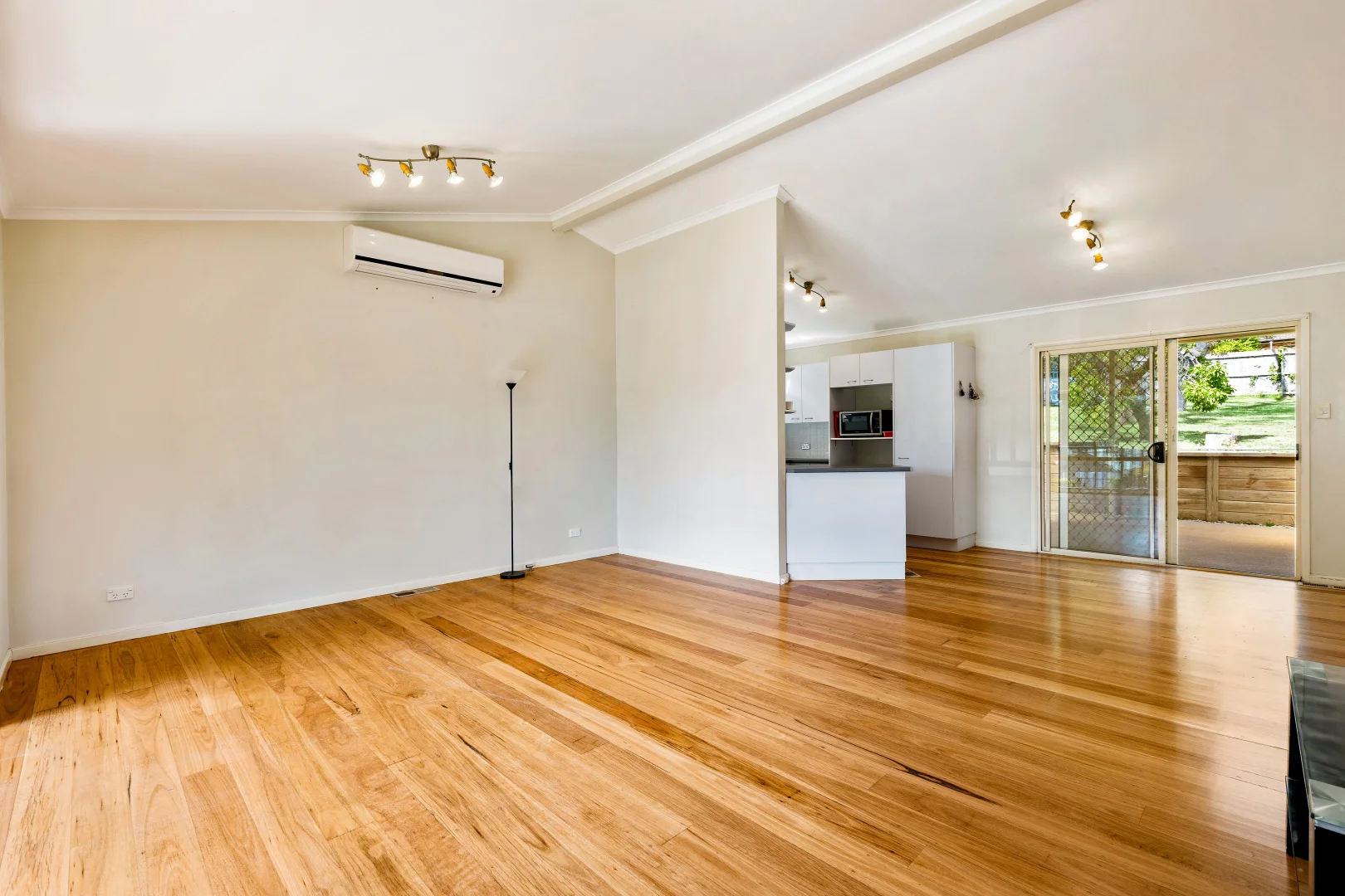 Additional image 4 of 35 Sixth Avenue, Katoomba NSW 2780