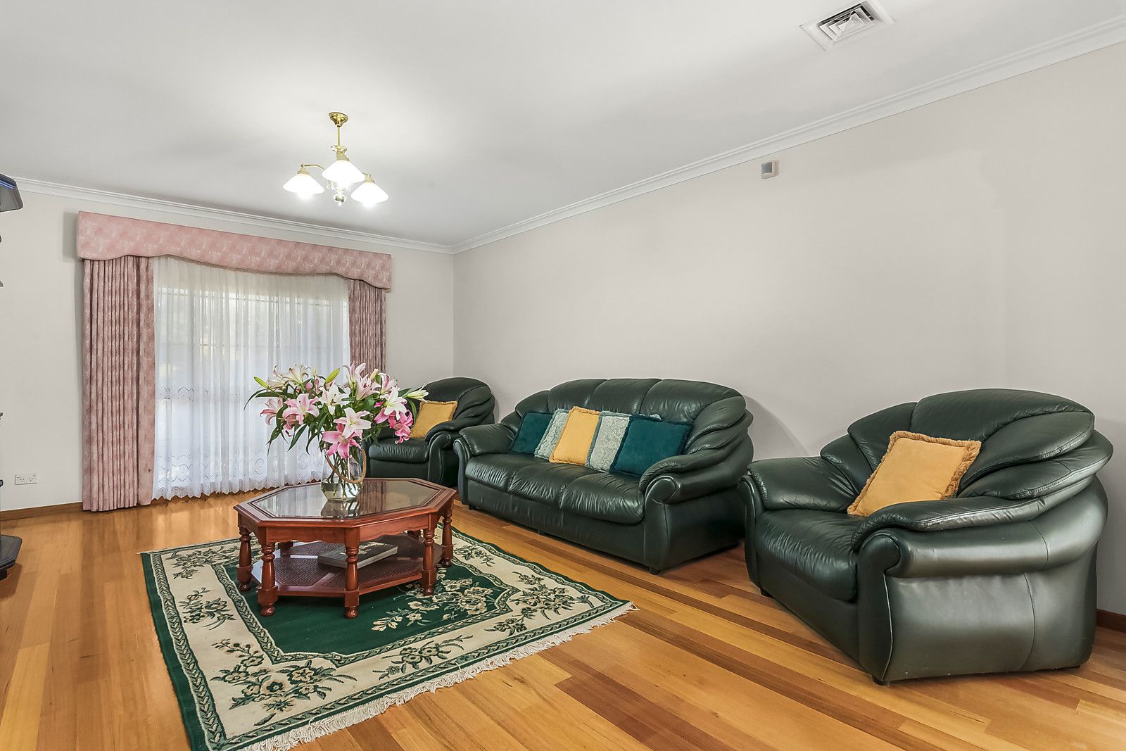 6 Rowe Court, Avondale Heights VIC 3034, Image 2