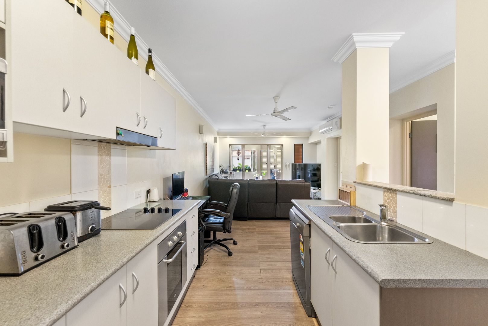 2010/40-42 Clifton Road, Clifton Beach QLD 4879, Image 2