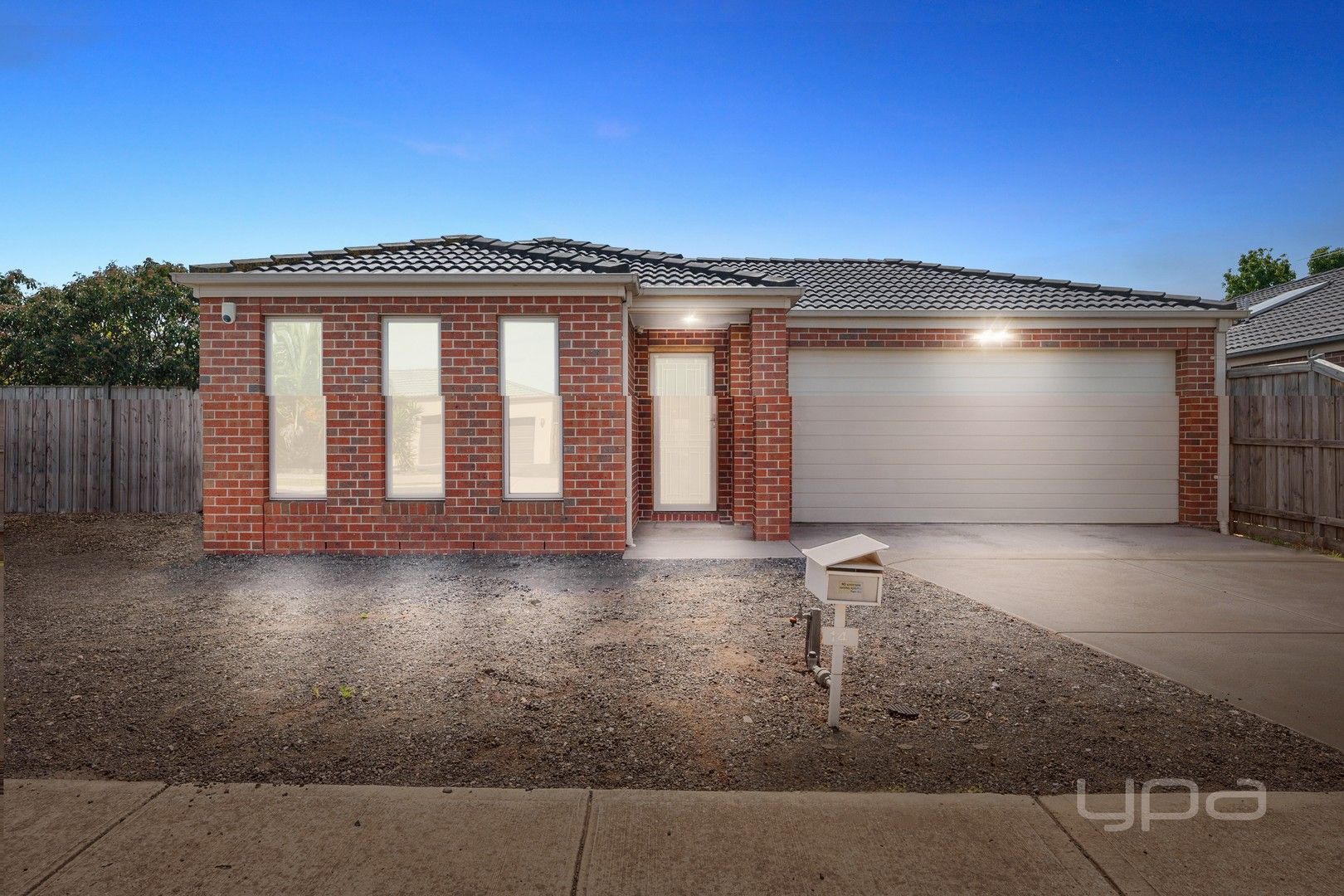 4 bedrooms House in 14 Oakpark Drive HARKNESS VIC, 3337