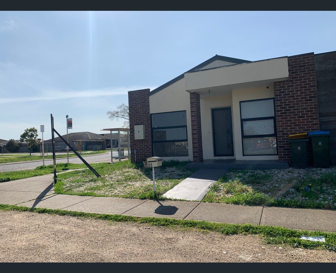 3 bedrooms Townhouse in 32 David John Drive TARNEIT VIC, 3029