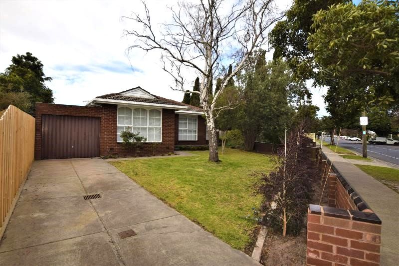 3 bedrooms Apartment / Unit / Flat in 1/6 Crosbie Road MURRUMBEENA VIC, 3163