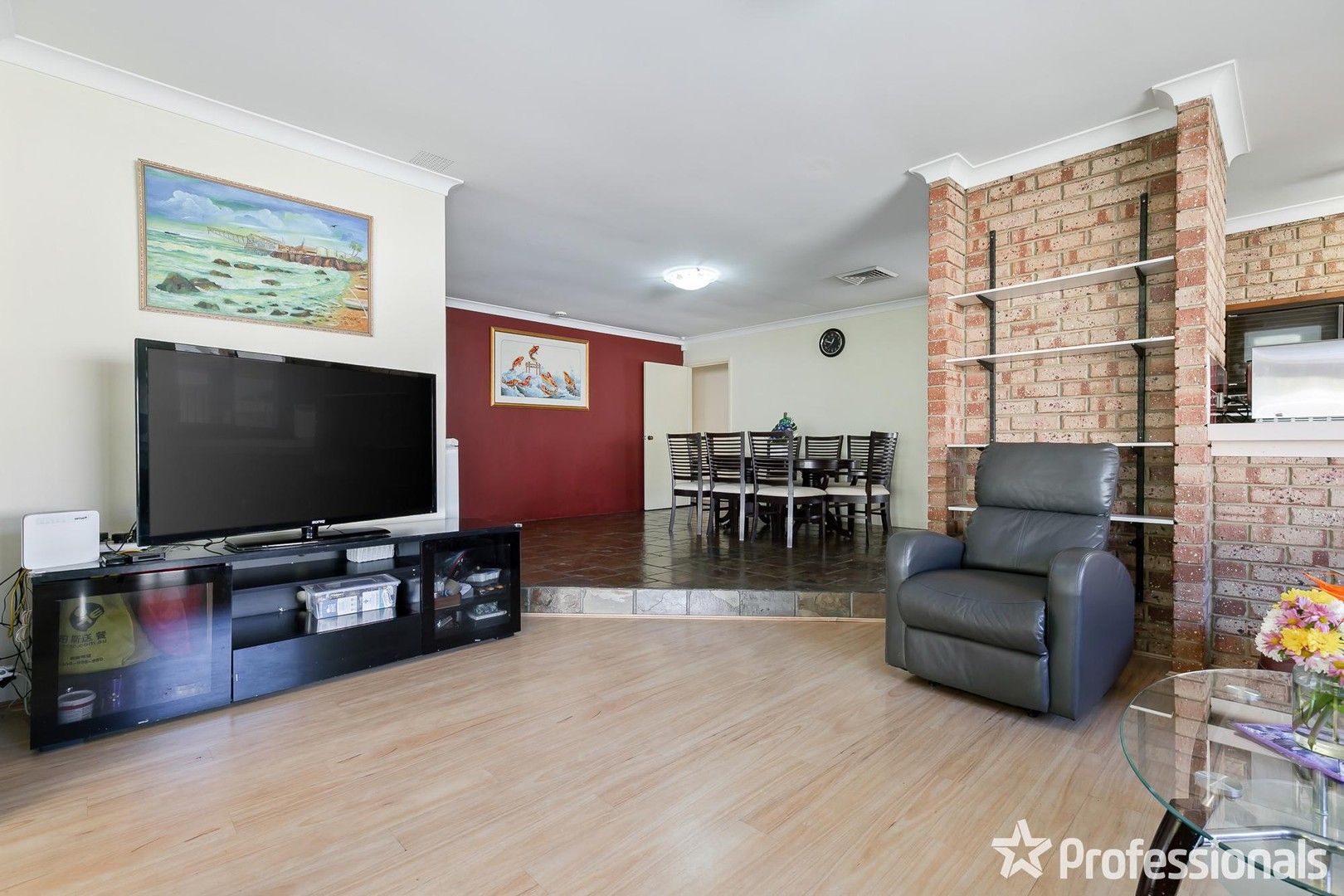 4 bedrooms House in 8 Elliott Place WILLETTON WA, 6155