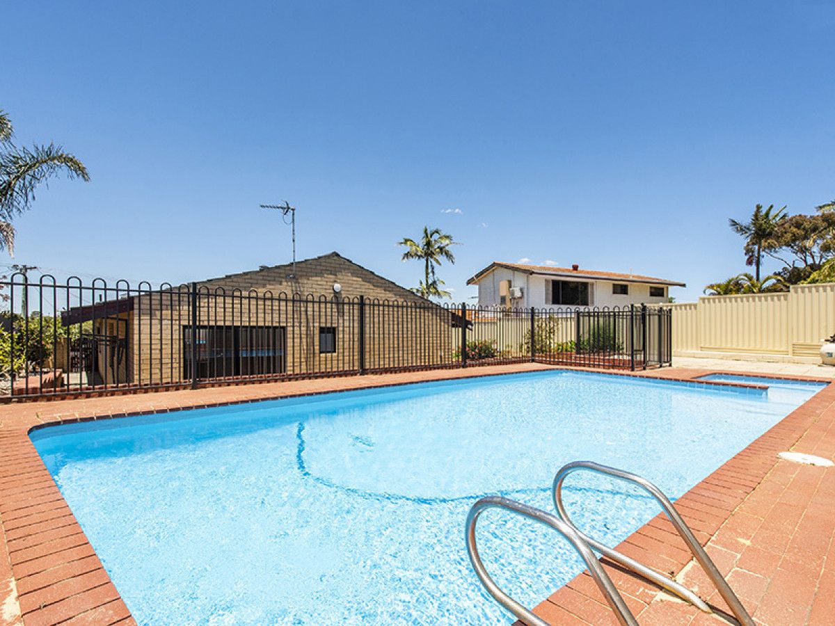 4 bedrooms House in 35 Merlin Drive CARINE WA, 6020
