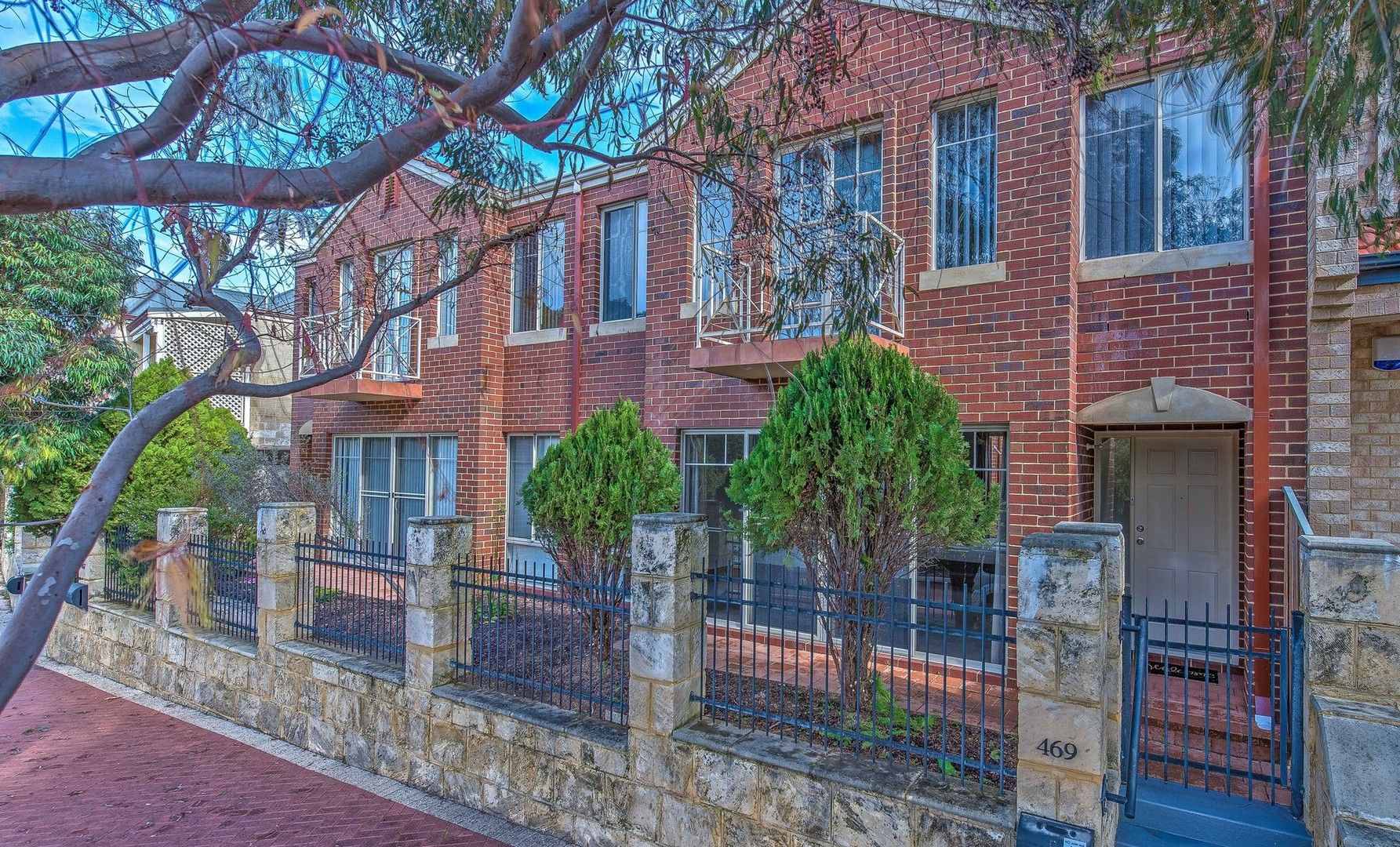 3 bedrooms Townhouse in 469 Lakeside Drive JOONDALUP WA, 6027