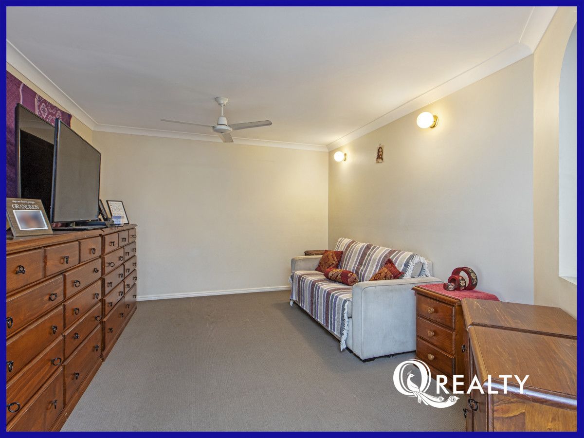 70 Paddington Crescent, Stretton QLD 4116, Image 2