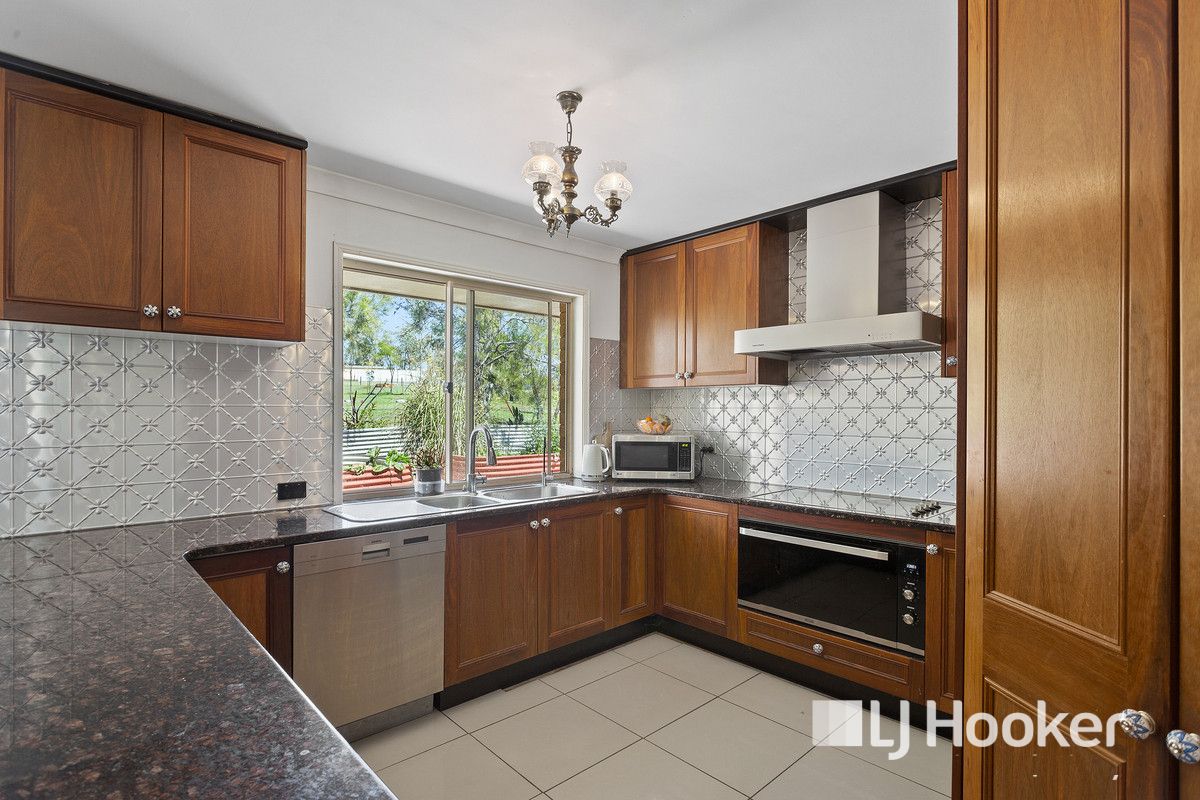 6 Damian Court, Regency Downs QLD 4341, Image 2