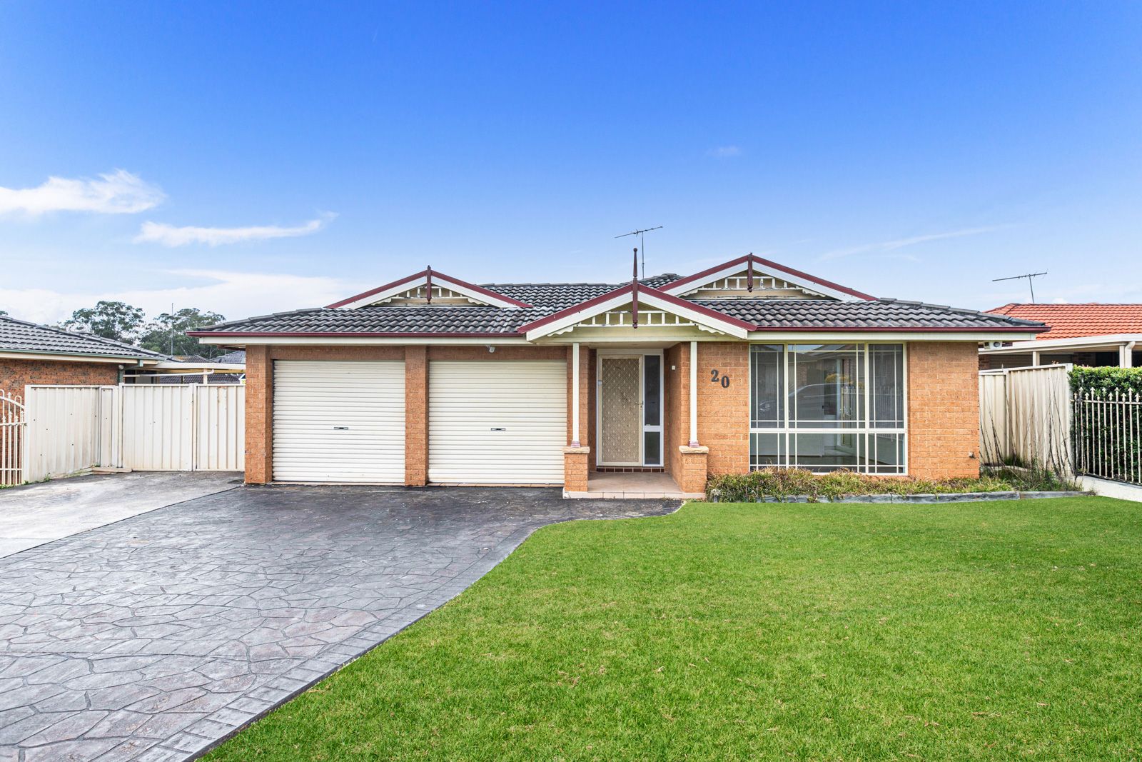 20 Robson Crescent, St Helens Park NSW 2560