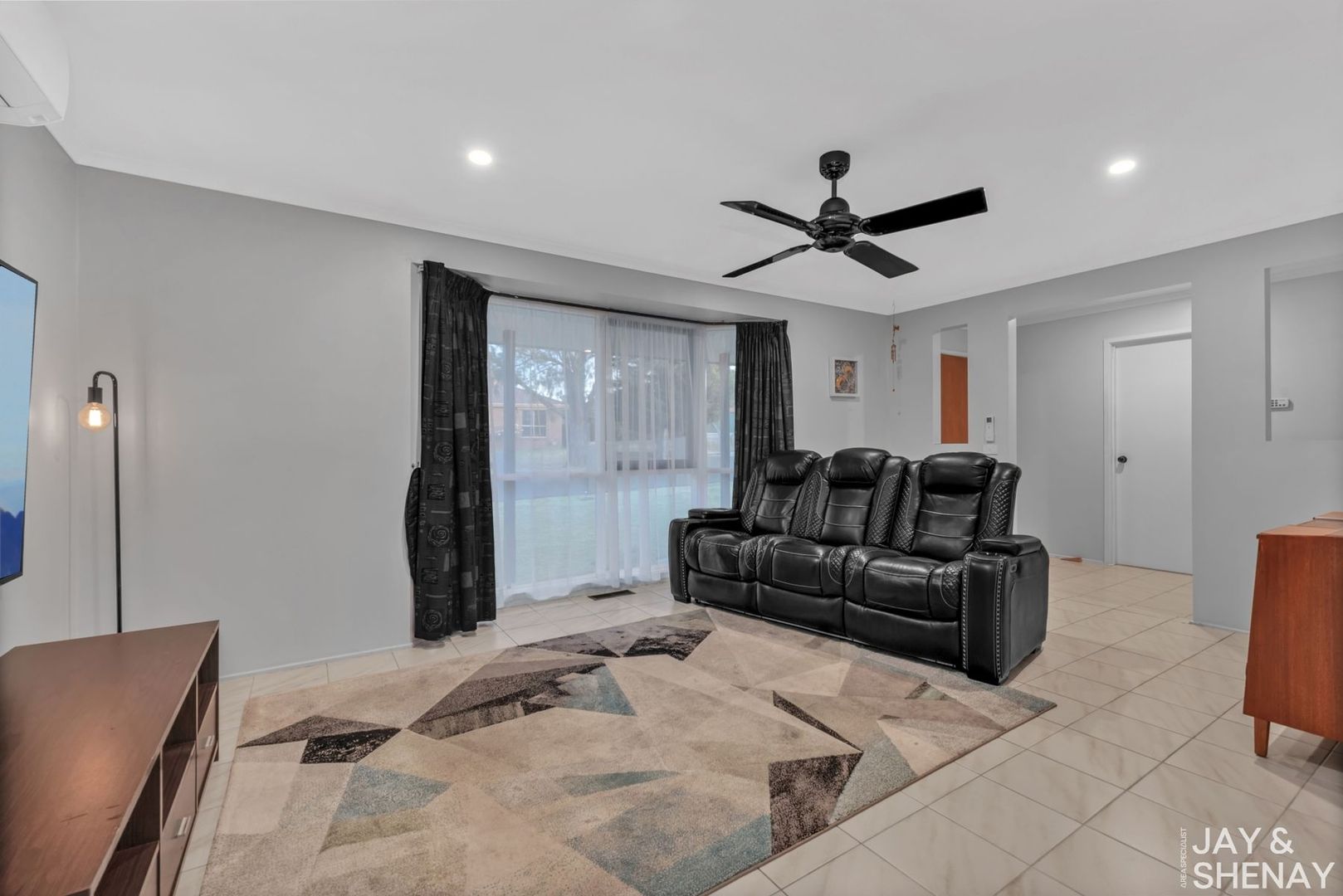 8 Douglas Rise, Endeavour Hills VIC 3802, Image 1