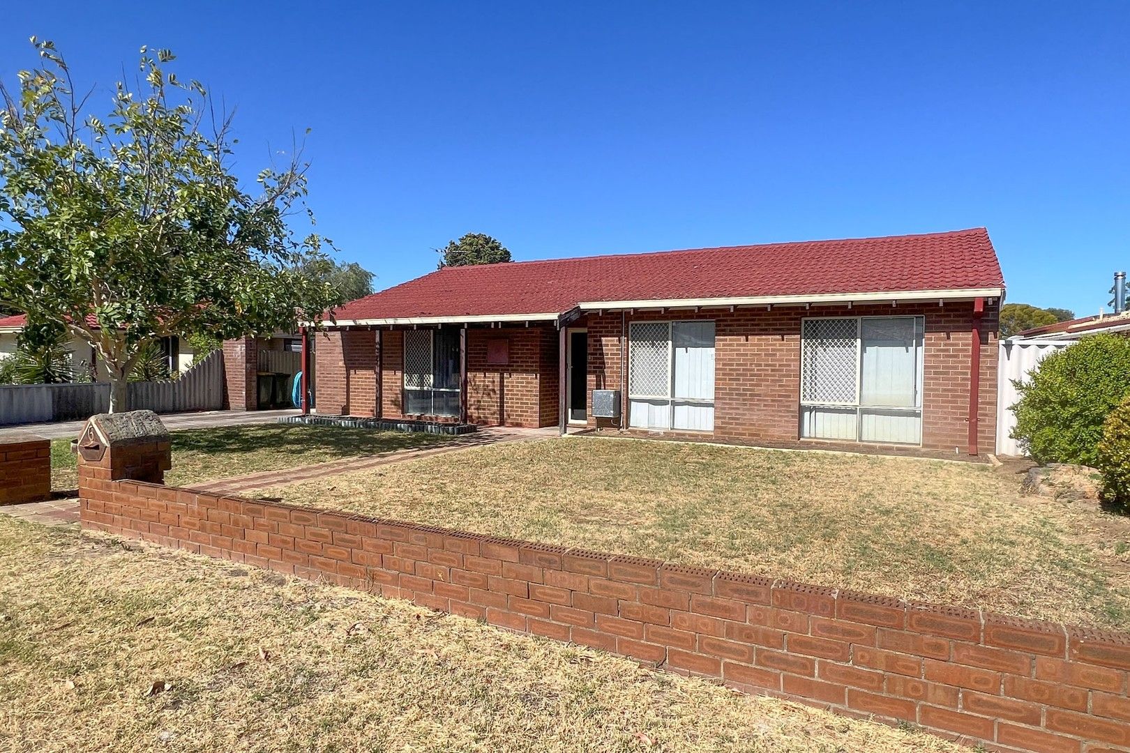 3 bedrooms House in 6 Brown Place BEECHBORO WA, 6063