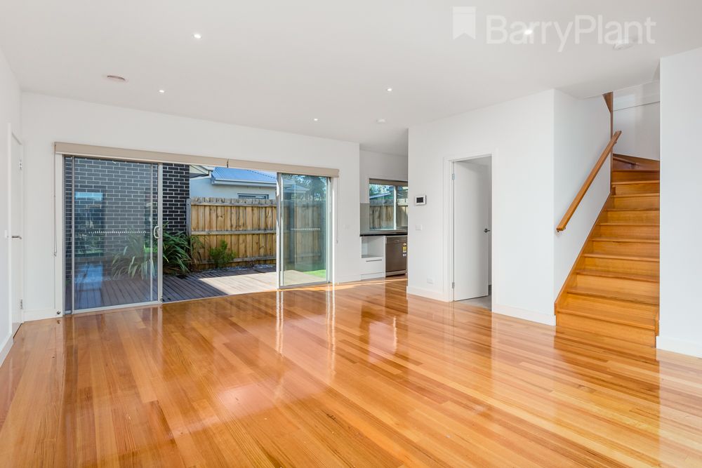 1/10 Conifer Avenue, Brooklyn VIC 3012, Image 2