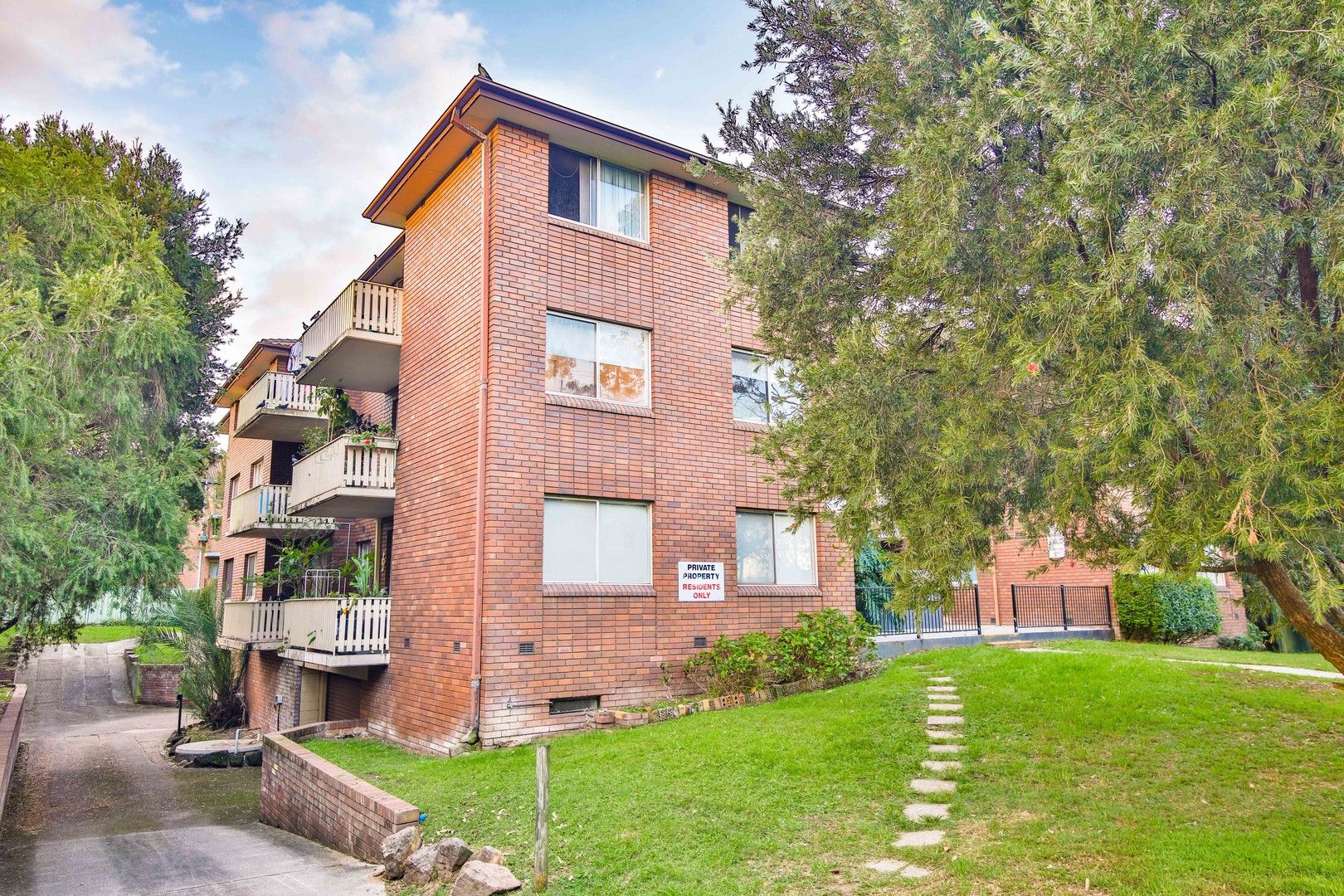 2 bedrooms Apartment / Unit / Flat in 1/9-11 Santley Crescent KINGSWOOD NSW, 2747