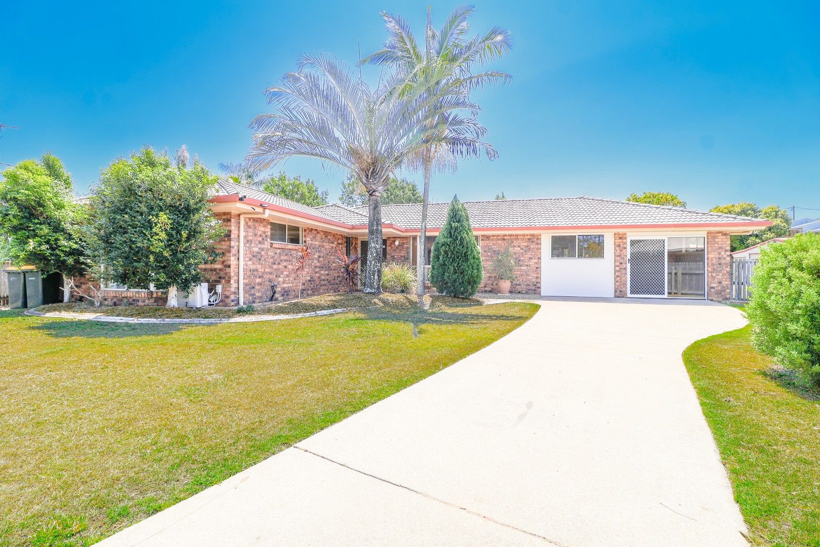 4 bedrooms House in 11 Alexandra Close CLINTON QLD, 4680
