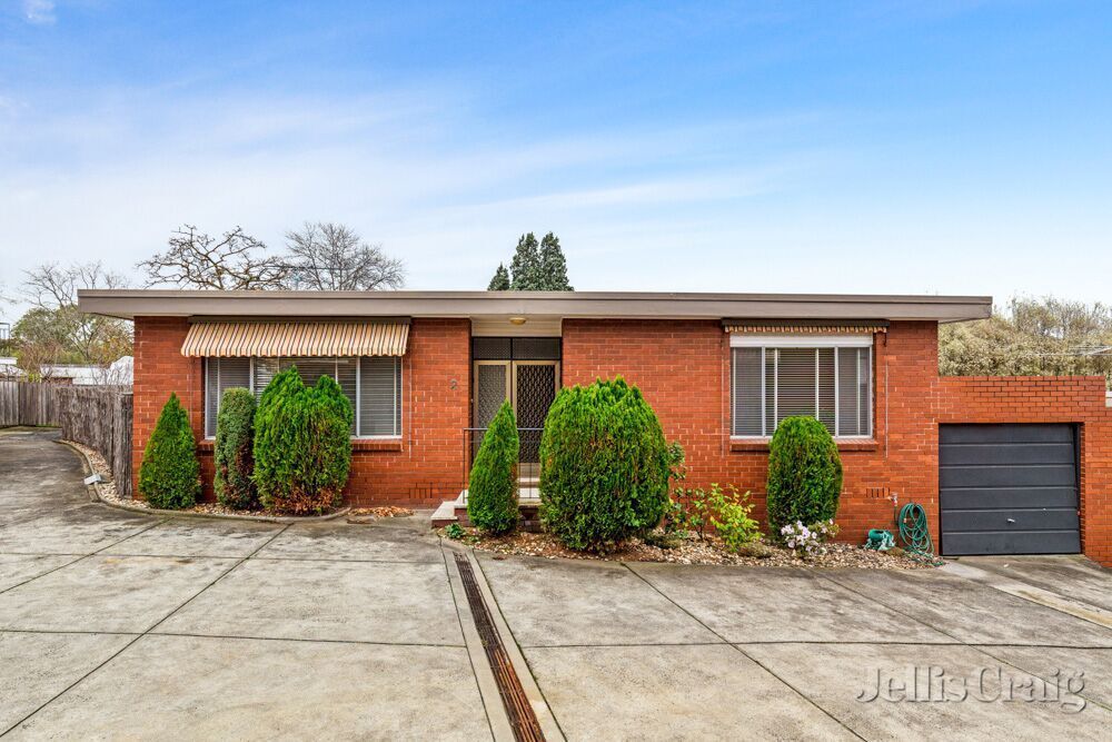 3 bedrooms Apartment / Unit / Flat in 2/1 Mervyn Crescent IVANHOE VIC, 3079