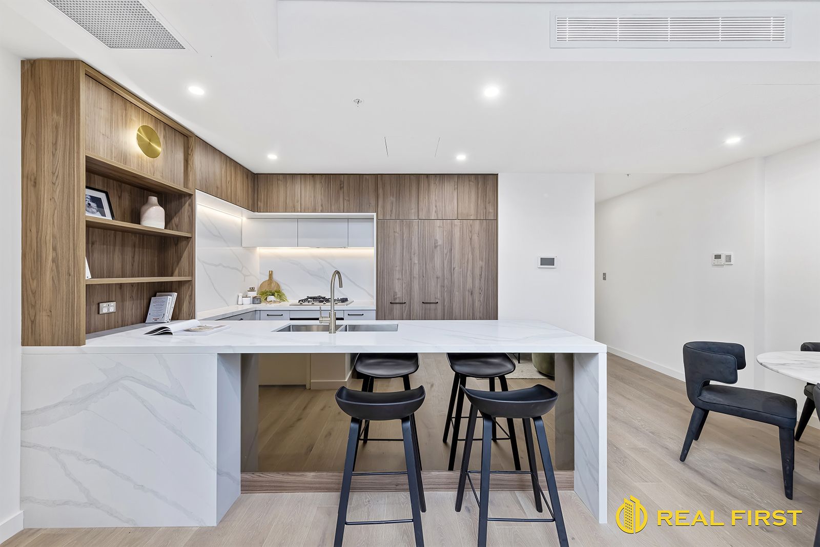 2 bedrooms Apartment / Unit / Flat in 9 Peach Tree RD MACQUARIE PARK NSW, 2113