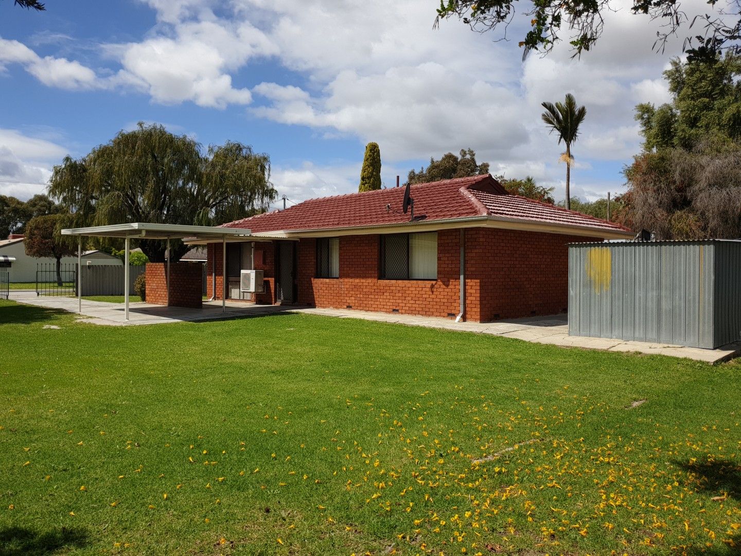 3 bedrooms House in 15 Orbit Street BECKENHAM WA, 6107