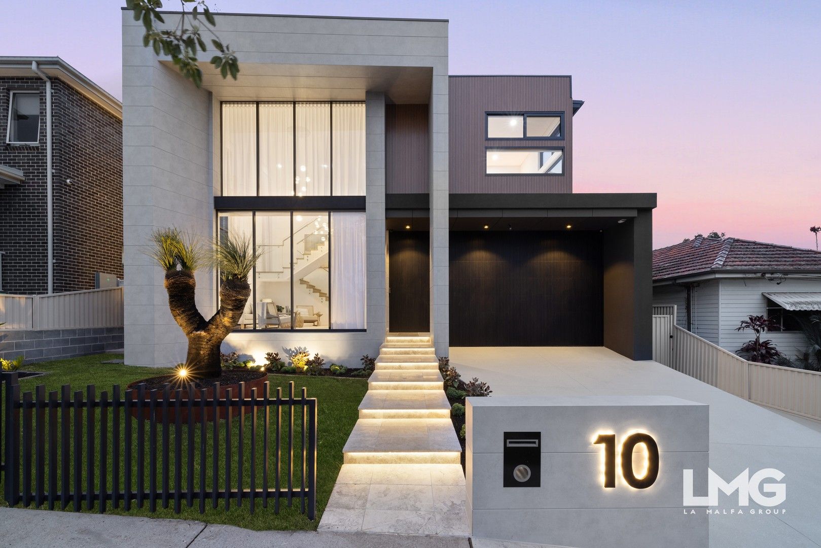 5 bedrooms House in 10 Kibo Road REGENTS PARK NSW, 2143