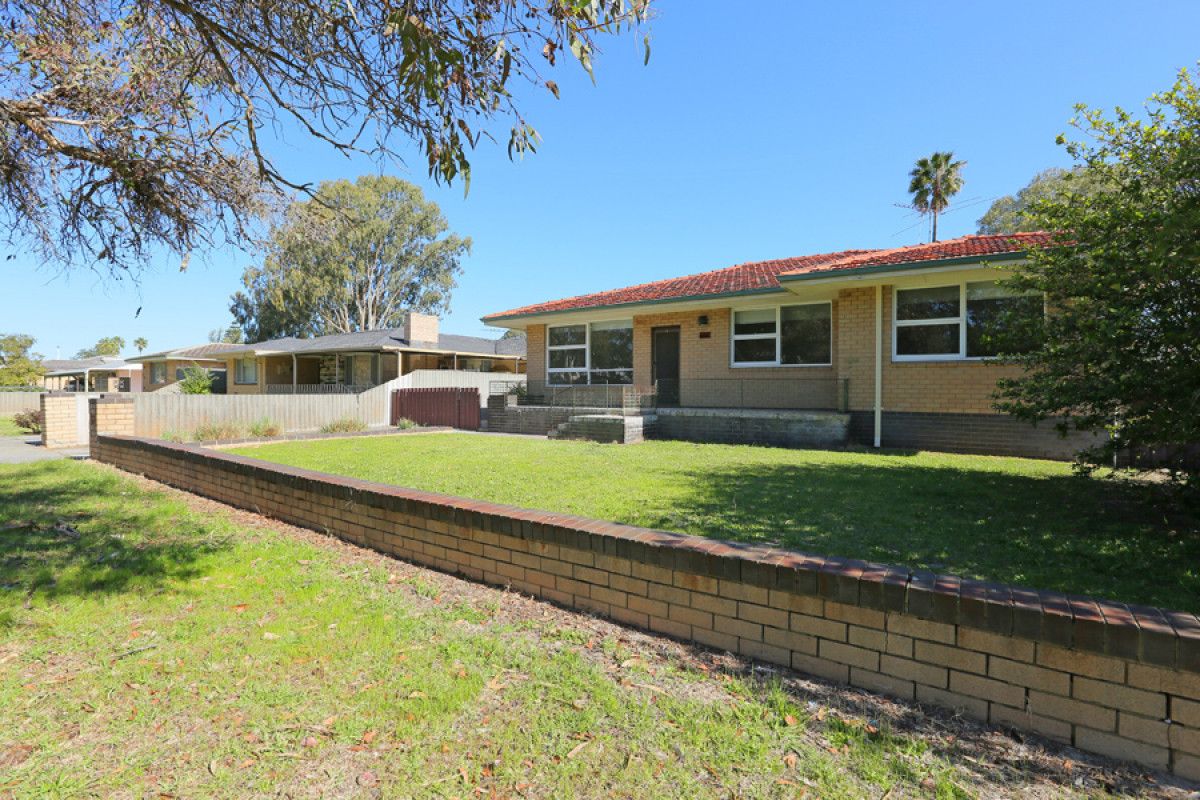 4 bedrooms House in 425 Sevenoaks Street BECKENHAM WA, 6107