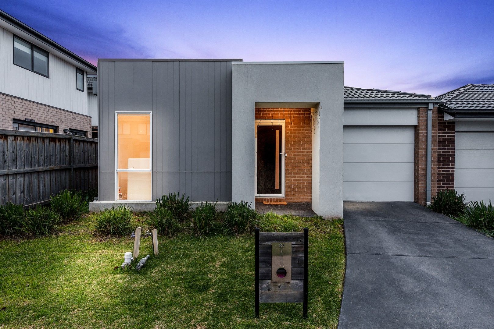 3 bedrooms House in 24 Portrait Place CLYDE NORTH VIC, 3978