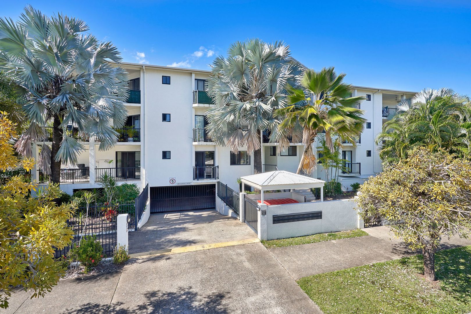 18/15-17 Minnie Street, Cairns City QLD 4870, Image 2