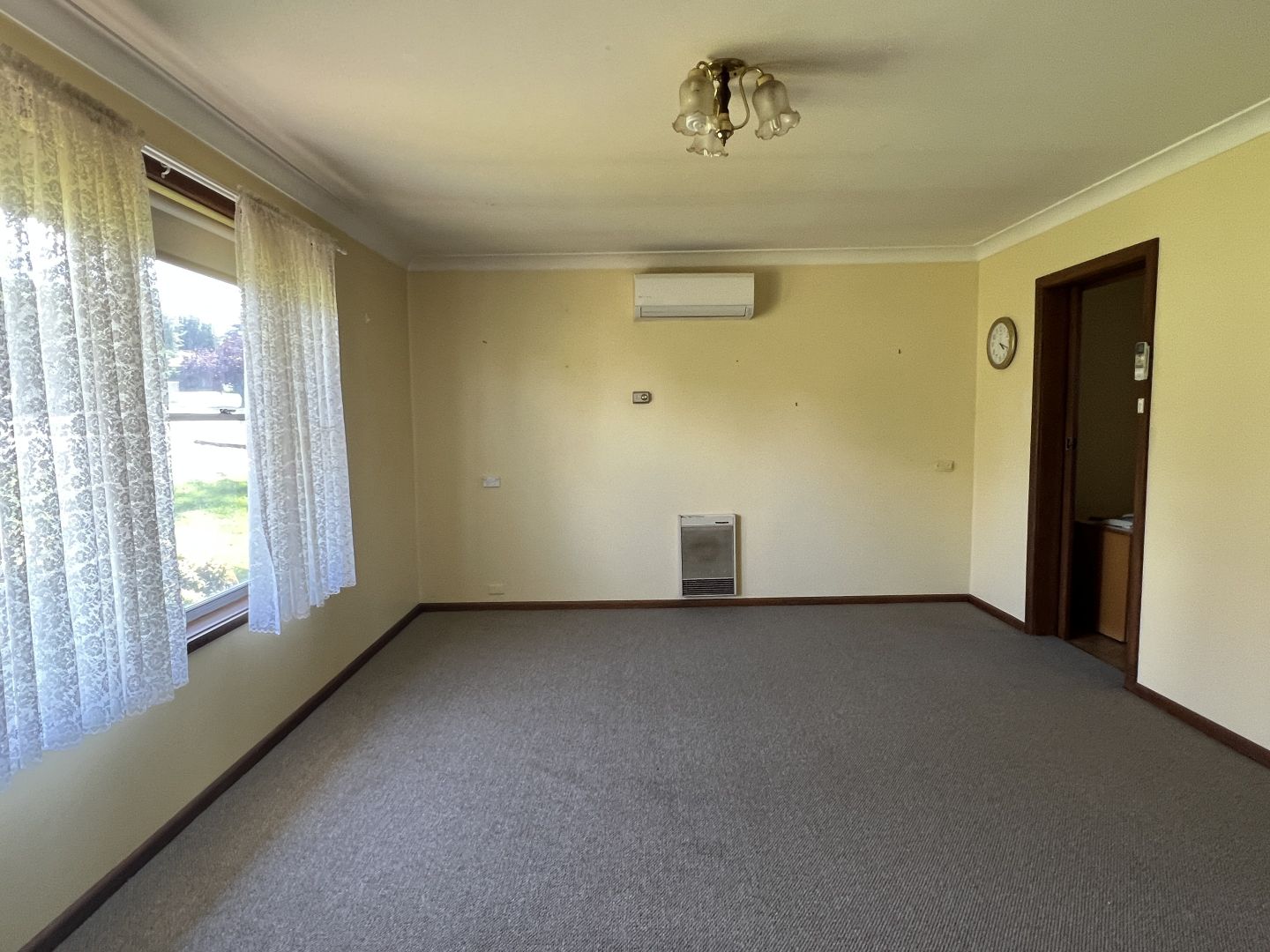 4/31 Demondrille Street, Young NSW 2594 Apartment For Rent 175