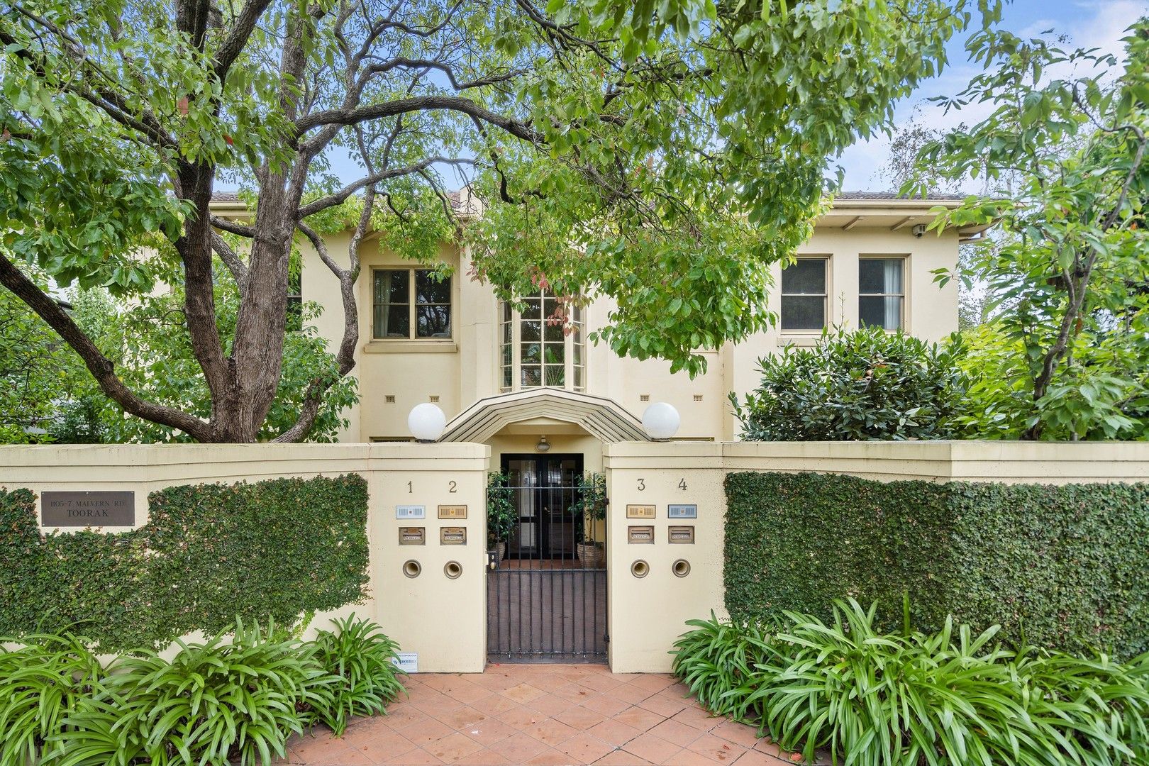 3 bedrooms Townhouse in 2/1105 Malvern Road MALVERN VIC, 3144