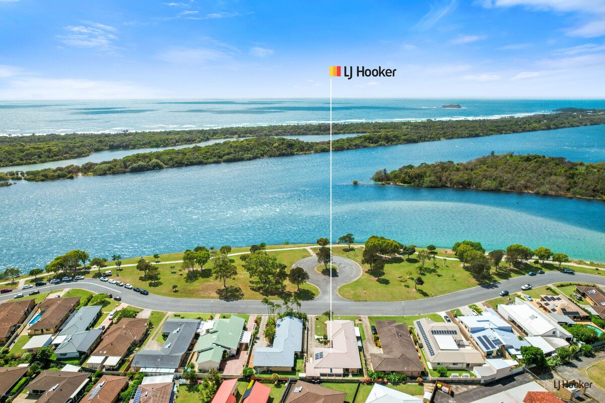 3 bedrooms Duplex in 2/42 Keith Compton Drive TWEED HEADS NSW, 2485