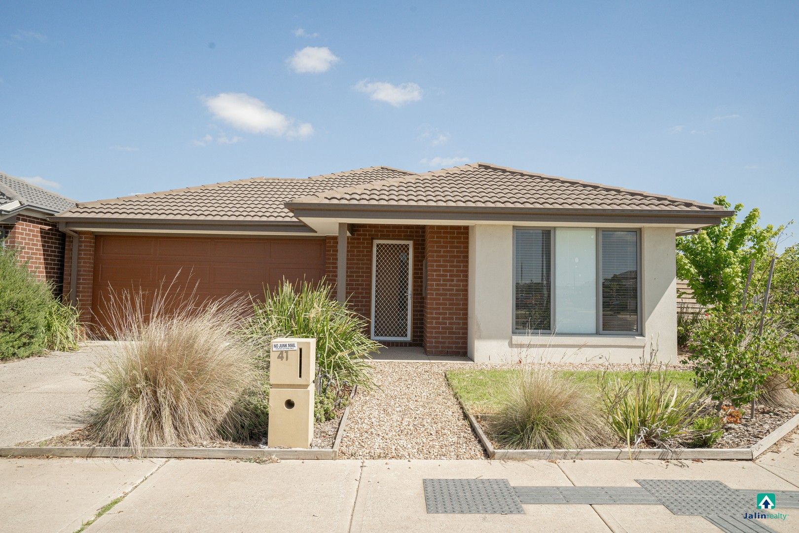 4 bedrooms House in 41 Anniversary Avenue WYNDHAM VALE VIC, 3024