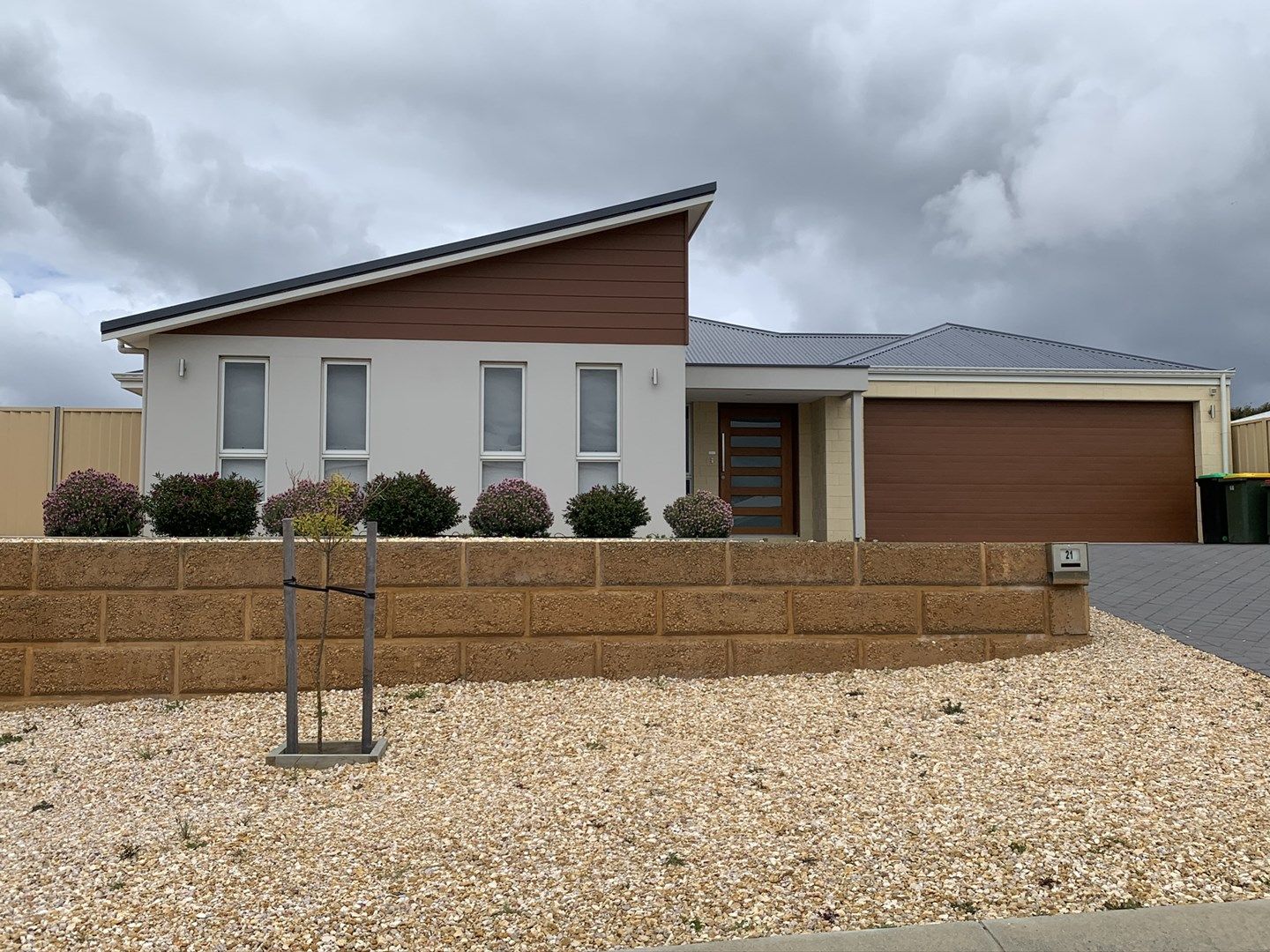 4 bedrooms House in 21 Notley Street YAKAMIA WA, 6330