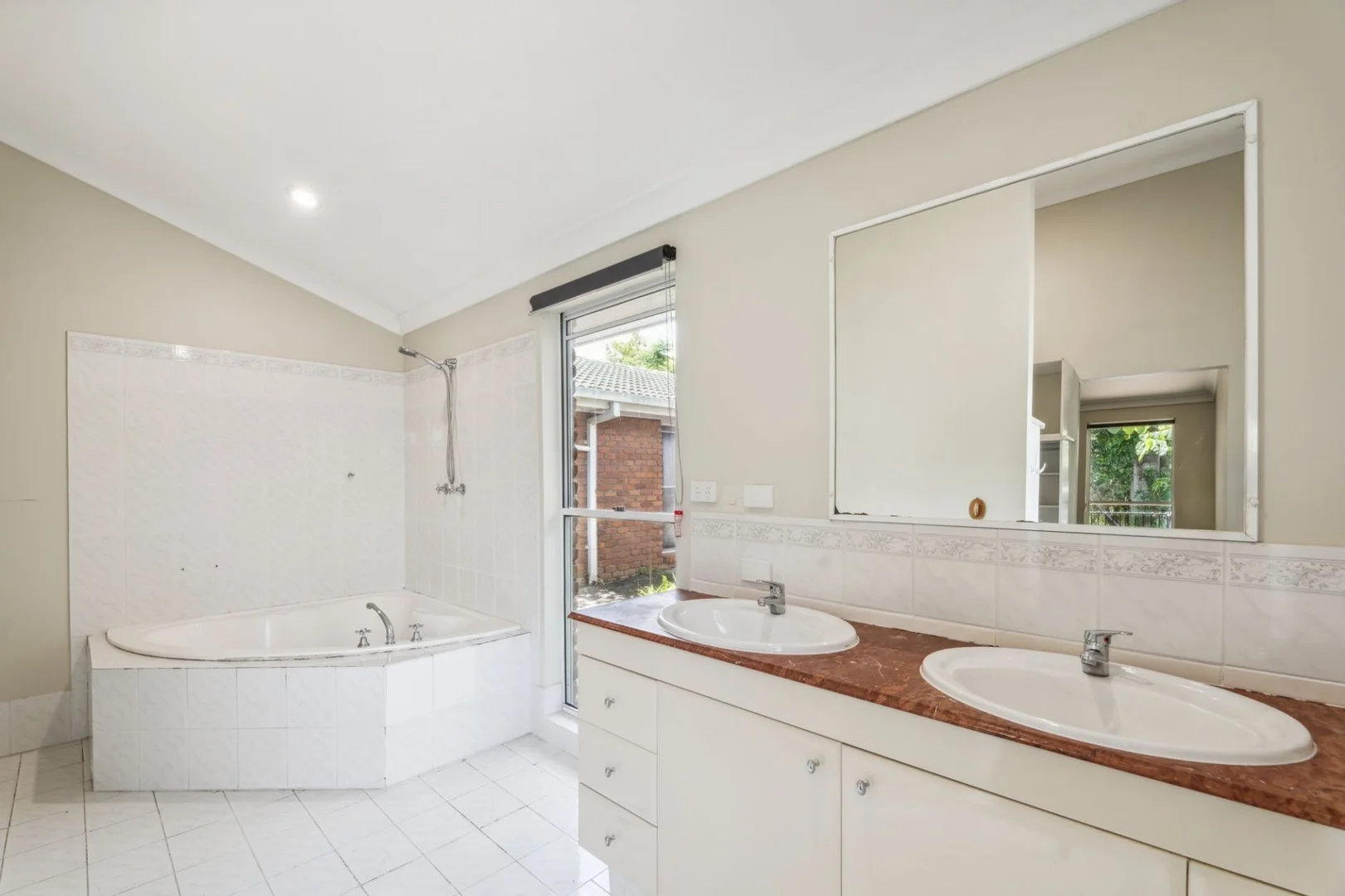 Additional image 14 of 21 Whitian Drive, Carrara QLD 4211