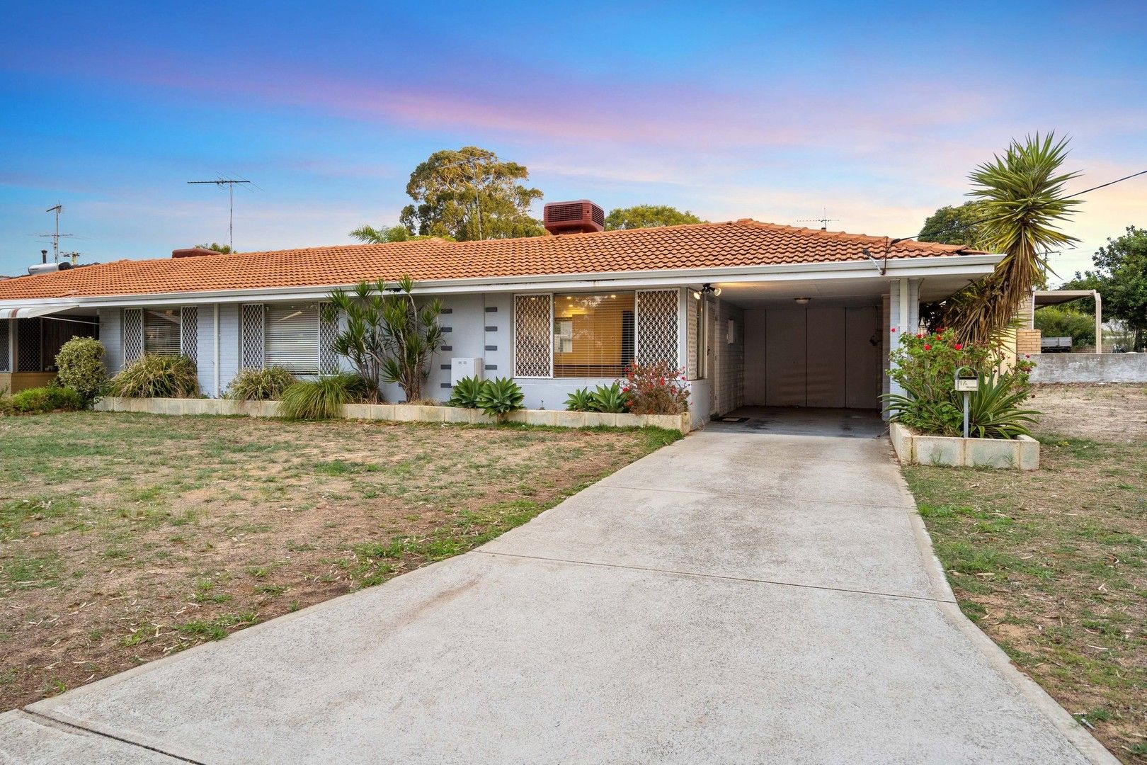 3 bedrooms House in 17a Dodd Street HAMILTON HILL WA, 6163