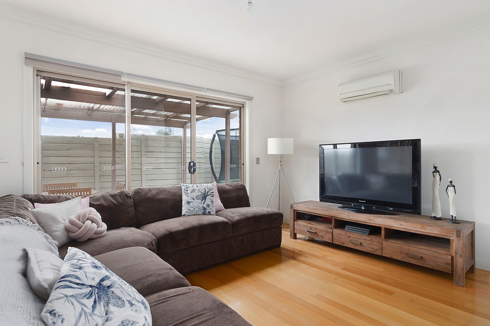 2/12 Elstone Court, Niddrie VIC 3042, Image 2