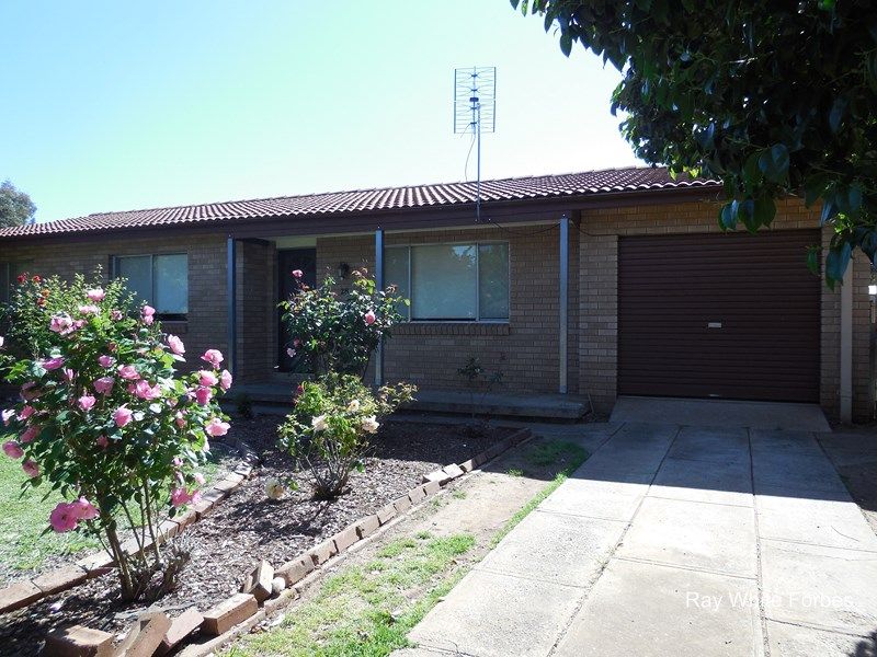 28 Coolabah St, Forbes NSW 2871, Image 0