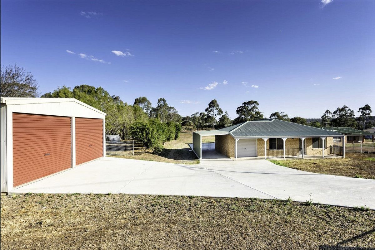 4 bedrooms House in 7 Lake Drive MERINGANDAN QLD, 4352