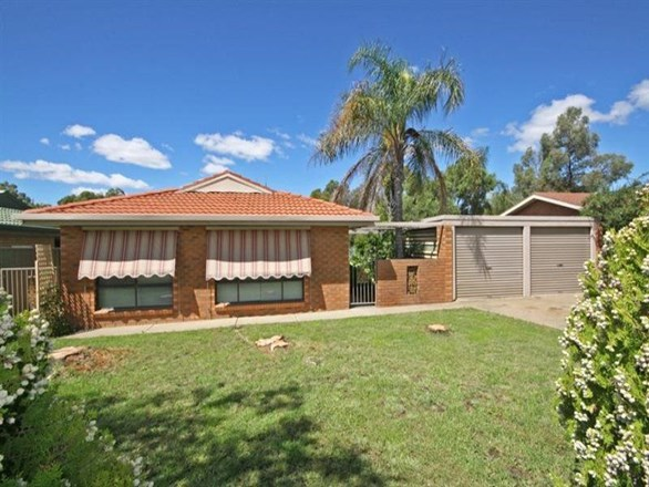 10 Karoom Drive, Glenfield Park NSW 2650