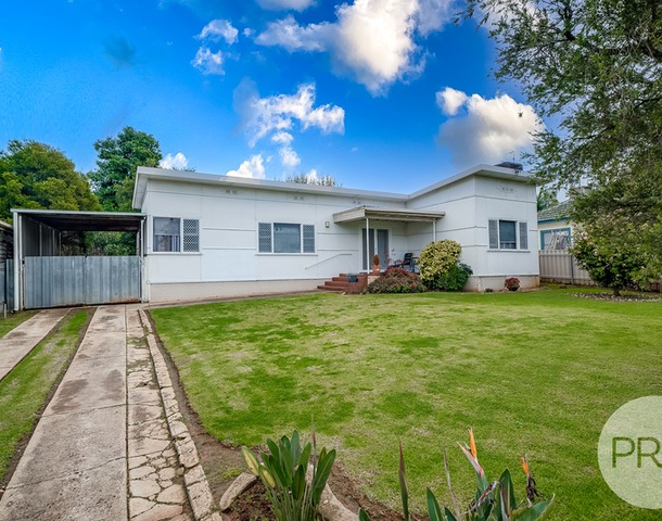 228 Lake Albert Road, Kooringal NSW 2650