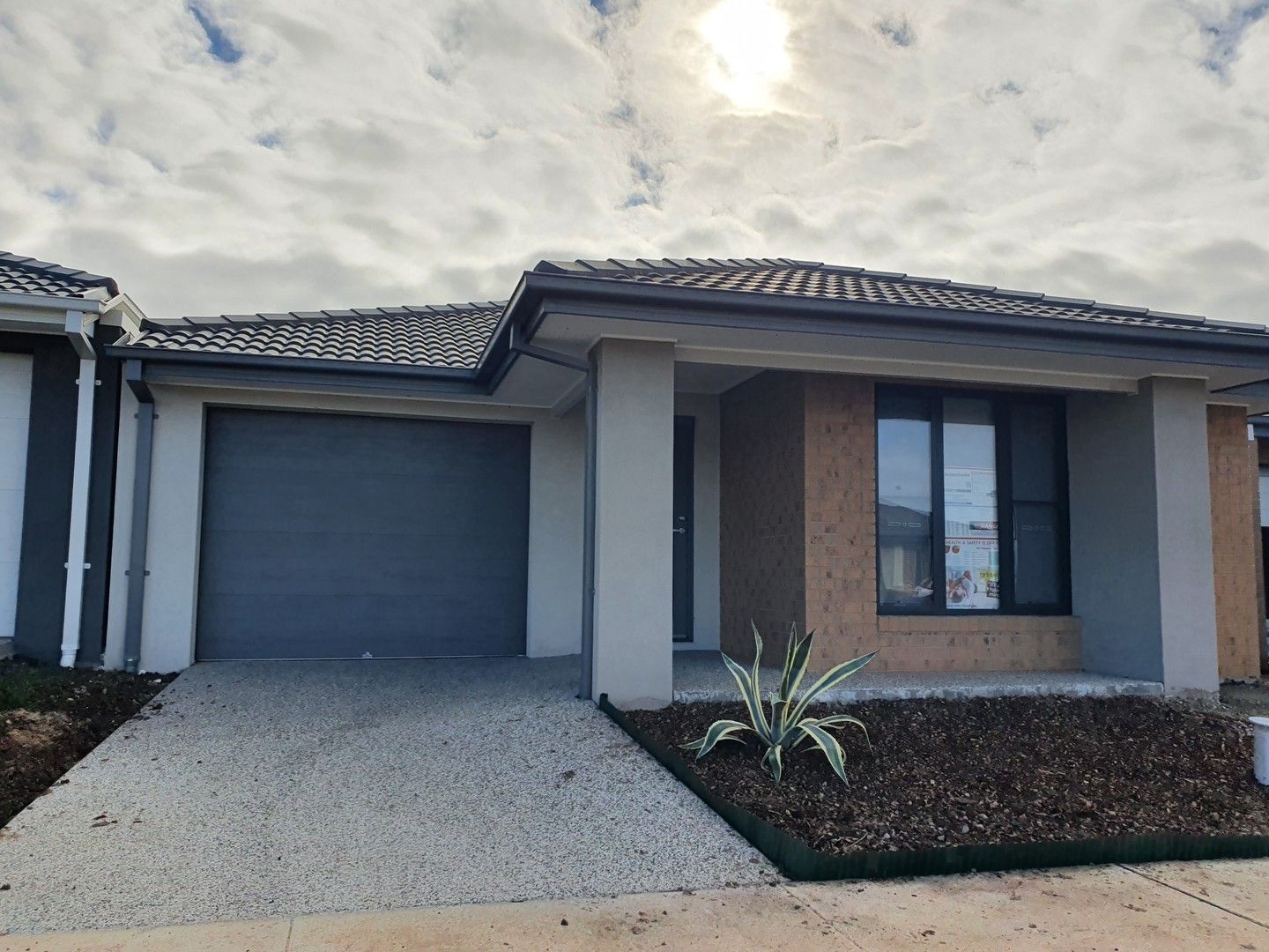 3 bedrooms House in 8 Kelmscott Way WERRIBEE VIC, 3030