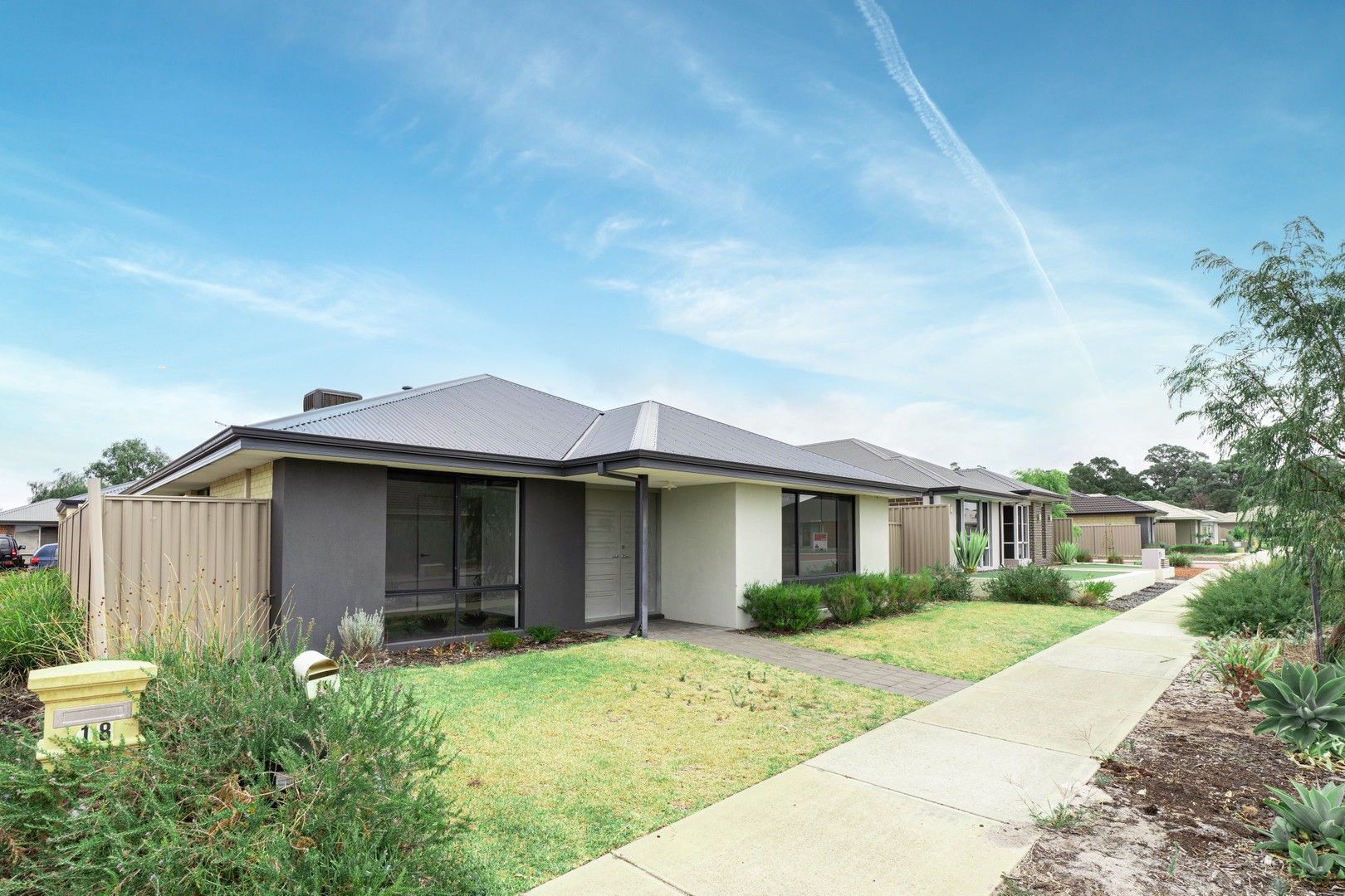 4 bedrooms House in 16 Criollo Parade BALDIVIS WA, 6171