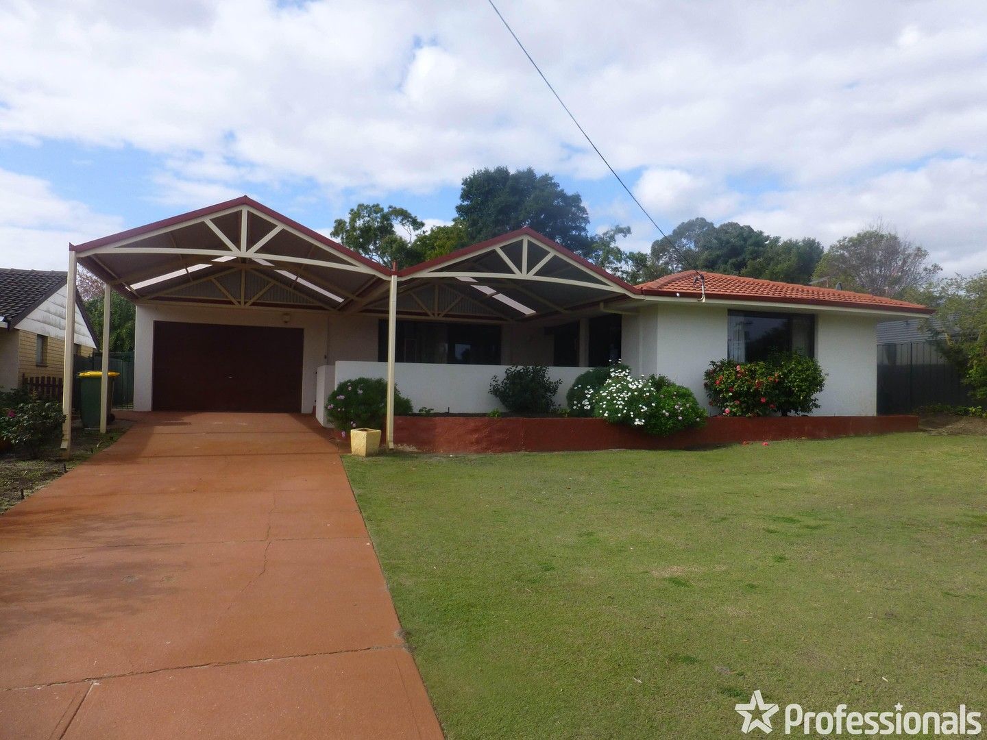 4 bedrooms House in 37 Riga Crescent WILLETTON WA, 6155