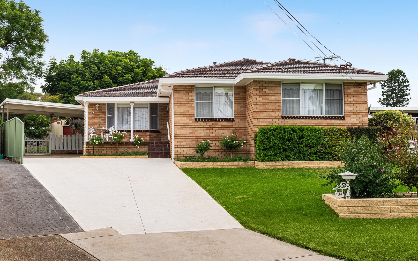 4 bedrooms House in 25 Eynham Road MILPERRA NSW, 2214