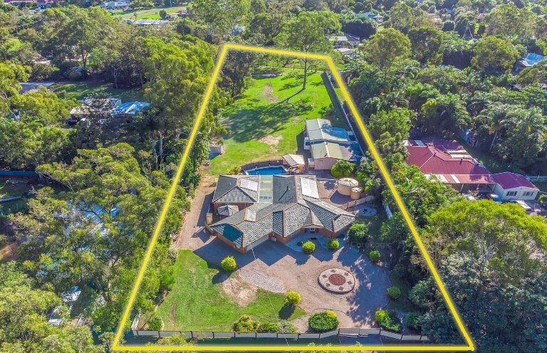 5 bedrooms House in 9-11 Birdwood Court ELIMBAH QLD, 4516