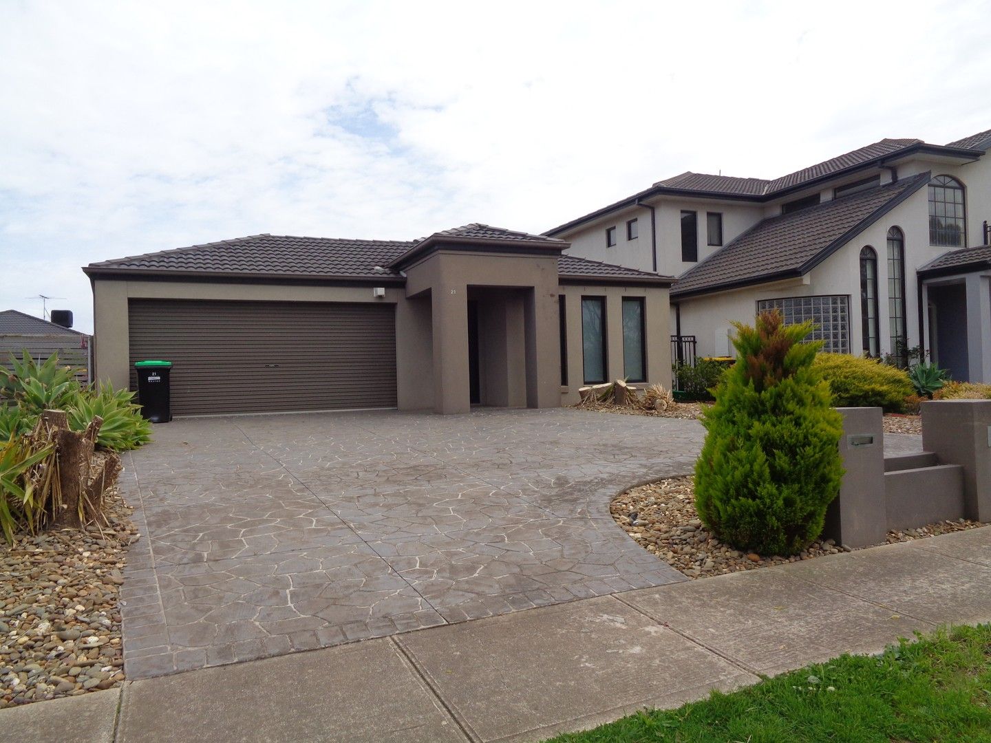 3 bedrooms House in 21 Conrad Terrace TAYLORS HILL VIC, 3037