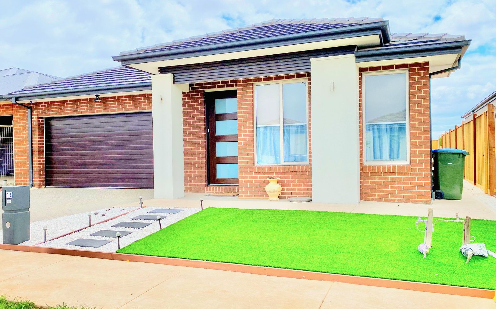 4 bedrooms House in 14 Cushion Way TARNEIT VIC, 3029