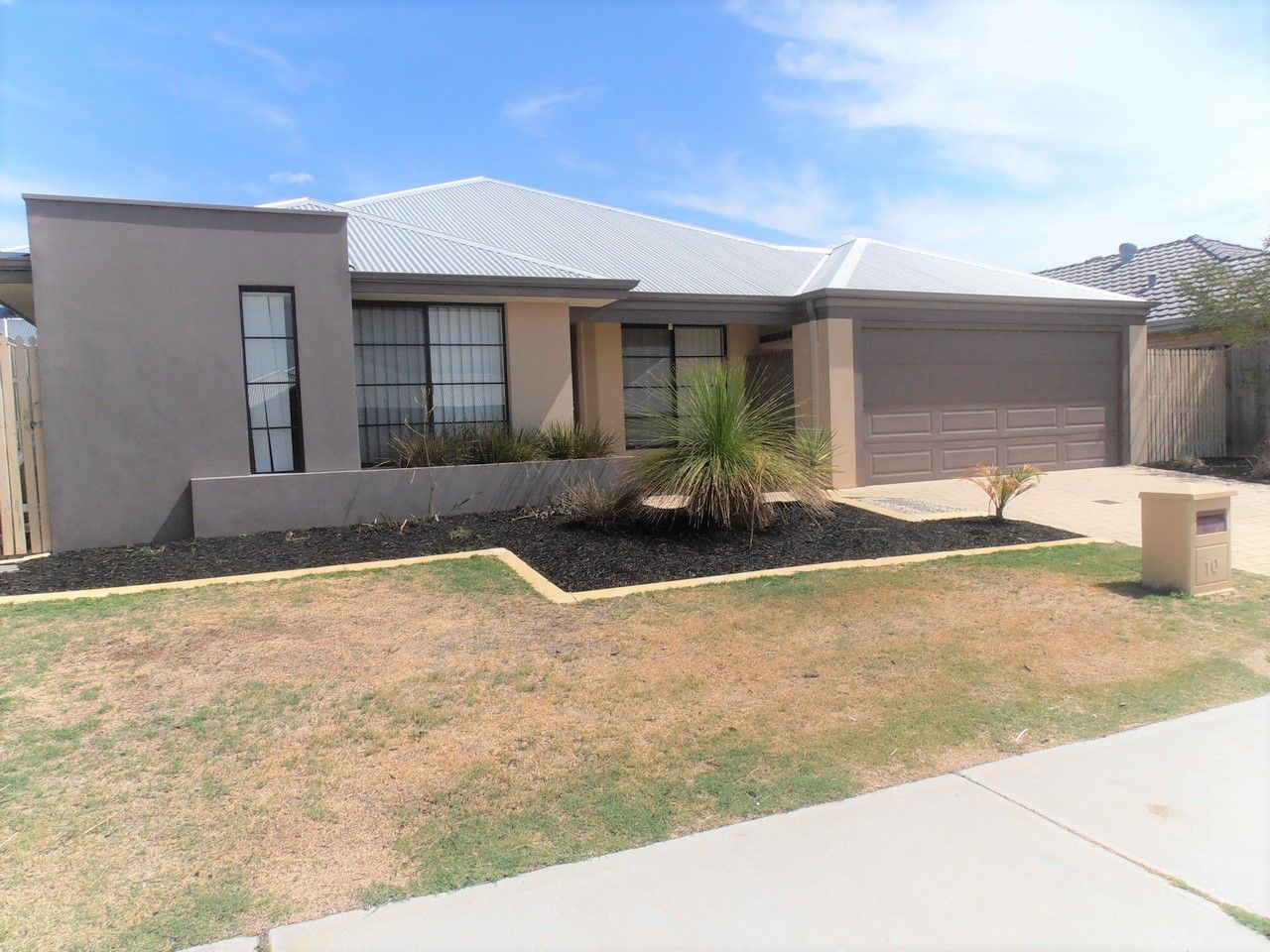3 bedrooms House in 10 Ginnini Lane ELLENBROOK WA, 6069