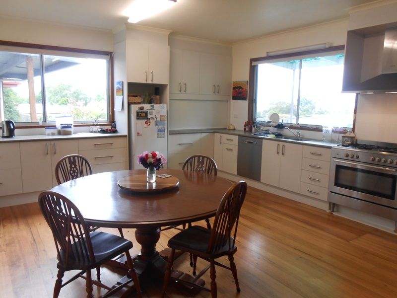 34 Welshpool Road, TOORA VIC 3962, Image 2