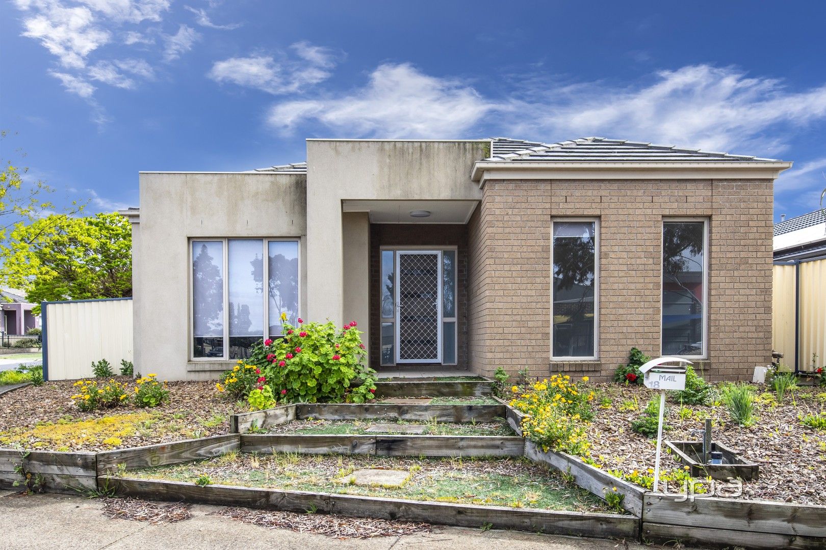 3 bedrooms House in 18 Barton Road BURNSIDE HEIGHTS VIC, 3023